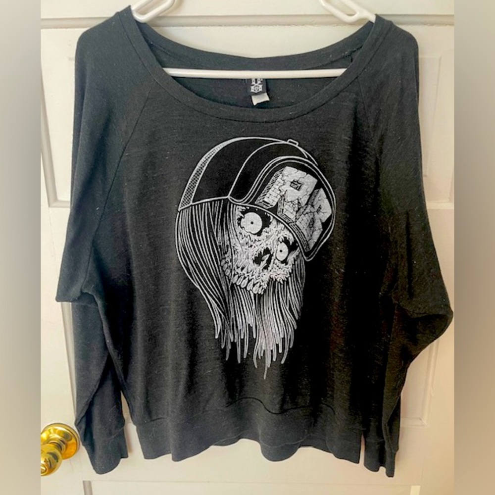 W’s Sz L Rebel8 Mike Giant Grey Lightweight Dolman Skull Print Top